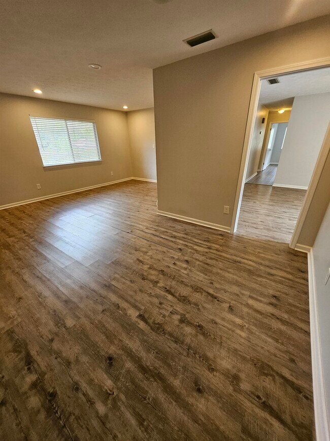 Building Photo - 3235 Springdale Dr