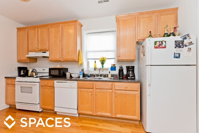 Foto del edificio - 3302 N Leavitt St