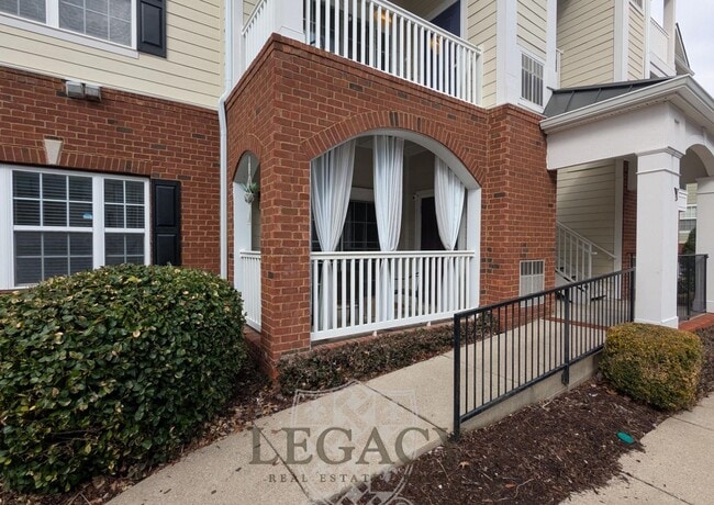 Foto del edificio - 8045 Bienville Dr