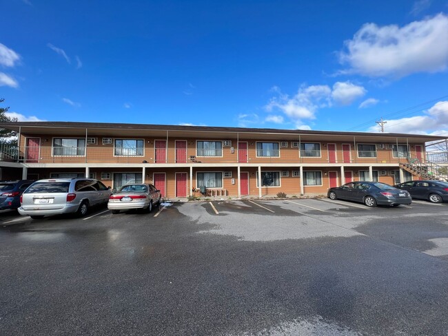 Building Photo - Recently Renovated Upper Level 1-bed, 1-Bath