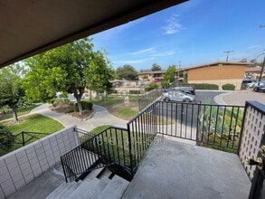 Building Photo - 545 Oakdale Ln