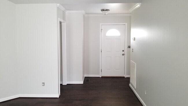 Building Photo - 164 Tullyton Dr