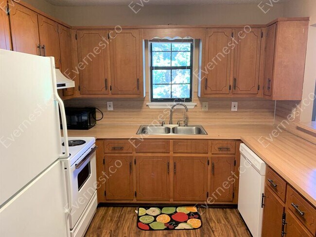 Building Photo - 2169 Cheshire Dr