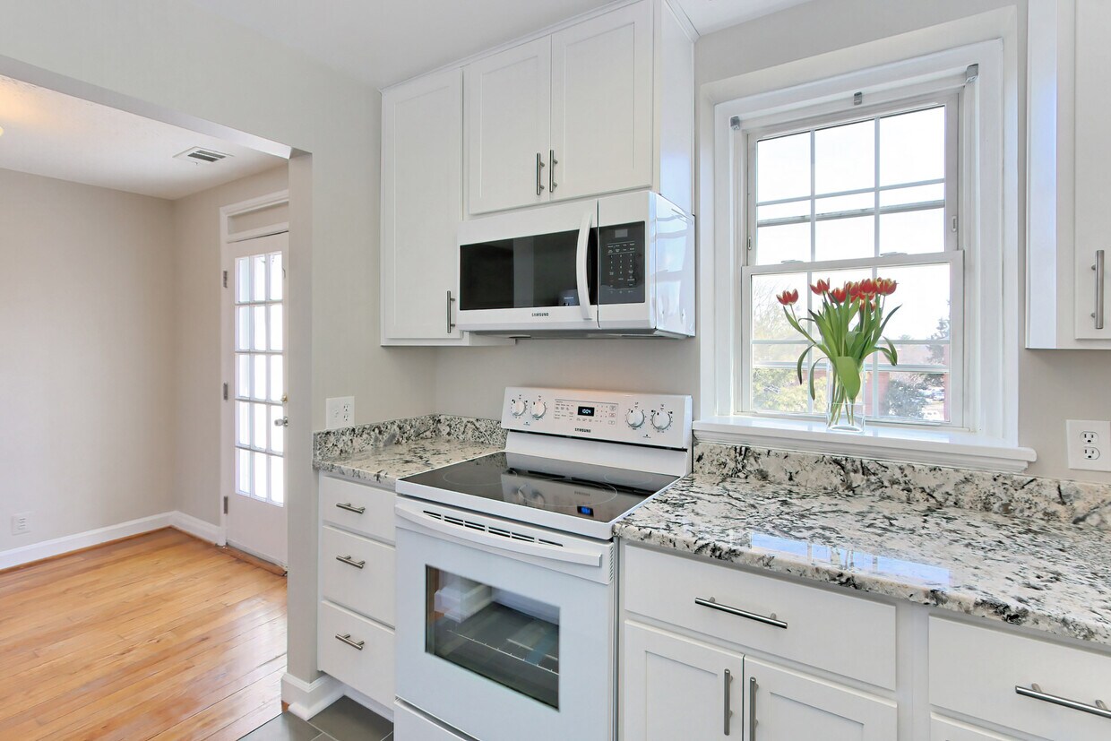 Foto principal - 2873 S Buchanan St