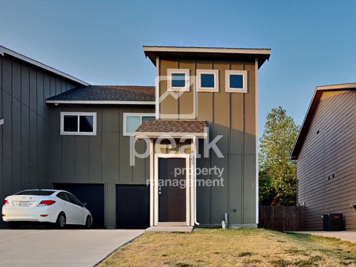Foto principal - Fort Worth Duplex NOW LEASING for a July M...