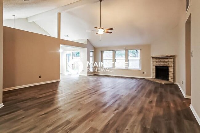 Building Photo - 3 Bedroom Pet-Friendly Home in PEARLAND, T...