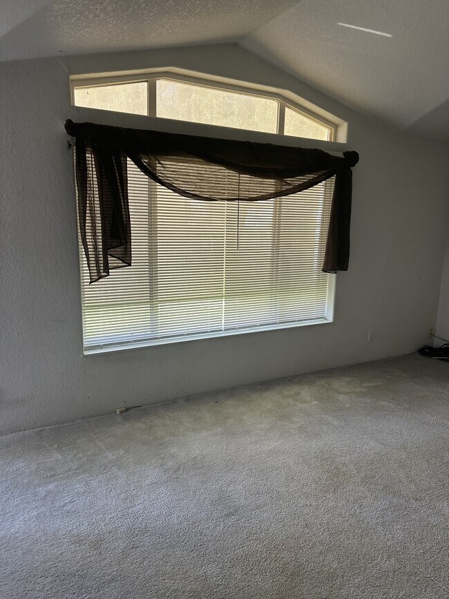 Foto del edificio - 690 Walnut Ct