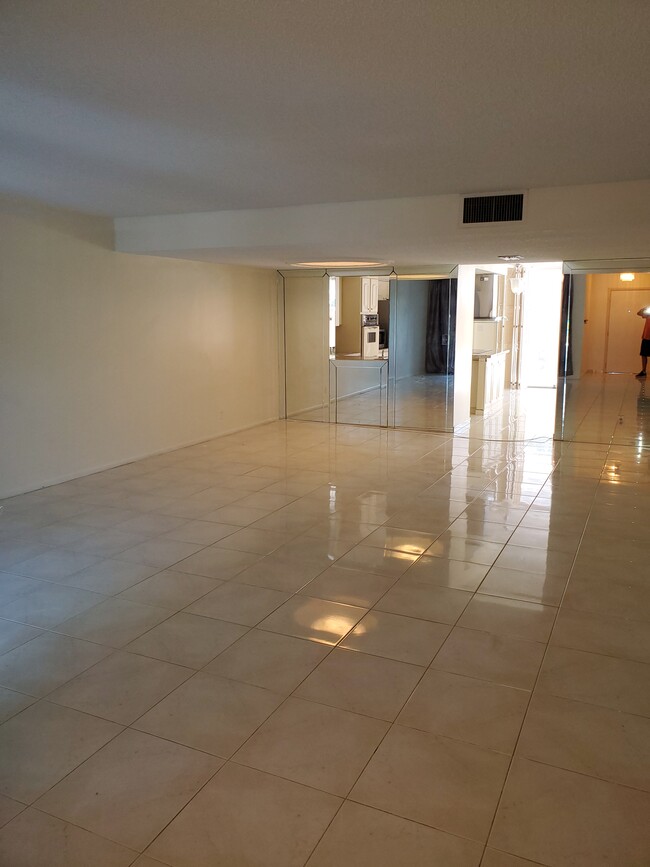 Photo - 824 NE 27th Ave (Hallandale Beach, FL) Townhome