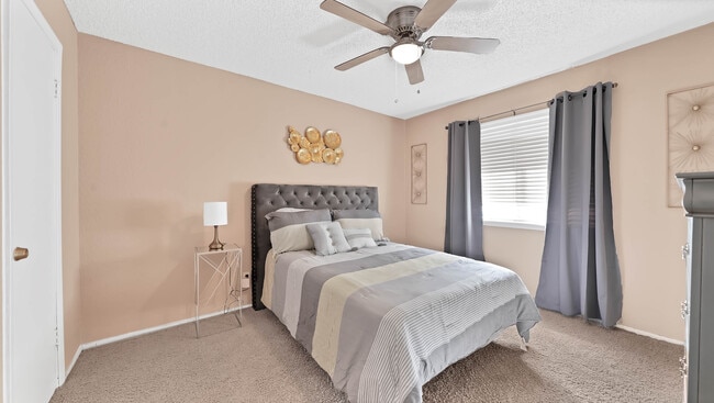 Building Photo - 5658 Birchmont Dr
