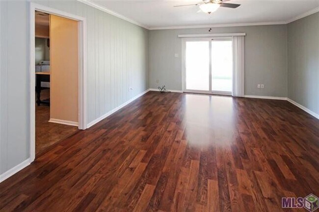 Foto del edificio - Three Bedroom Home With A Large Bonus Room