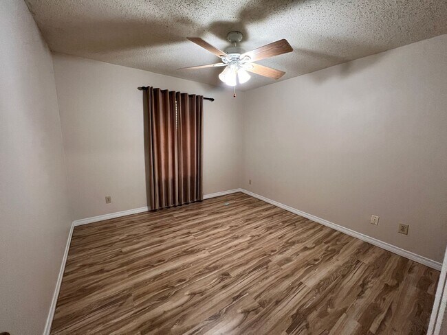 Foto del edificio - 7642 Chesapeake Dr