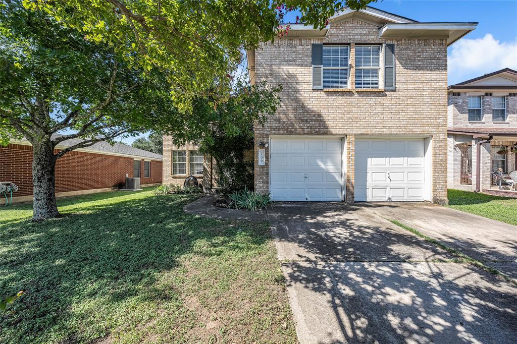 Foto principal - 709 Black Isle Dr