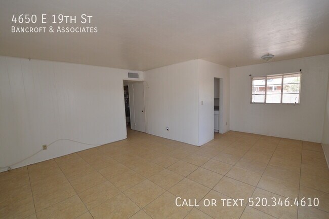 Building Photo - Fabulous 3/1 in convenient location!