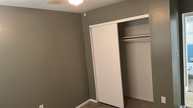 Foto del edificio - Beautiful & Cozy 4 bedrooms 2 bathrooms property in Sarasota! Apply for FREE This Holiday Season!