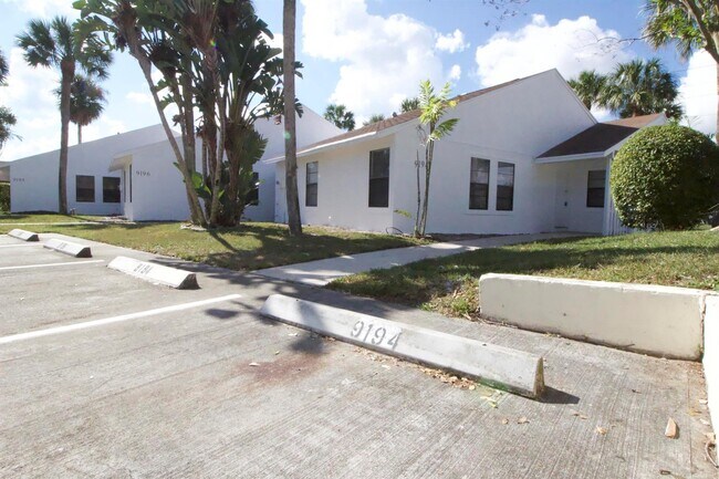 Building Photo - 9222 Roan Ln