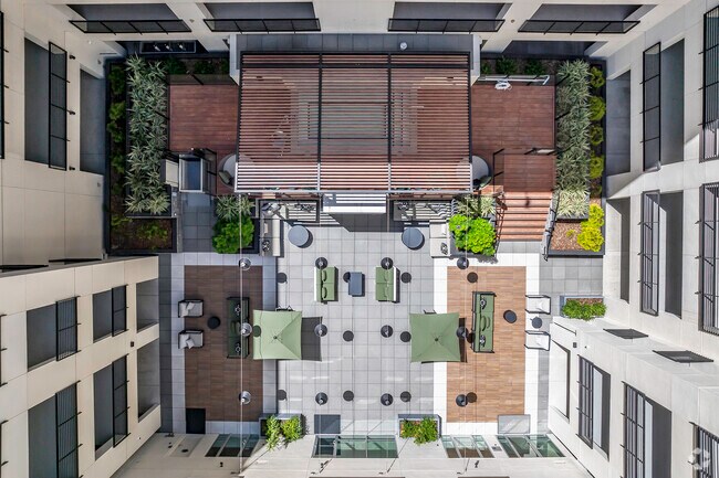 Patio/piscina de 90 grados - 16 Powerhouse Apartments