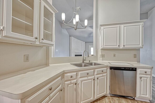 Foto del edificio - 2235 Sentinal Oaks St