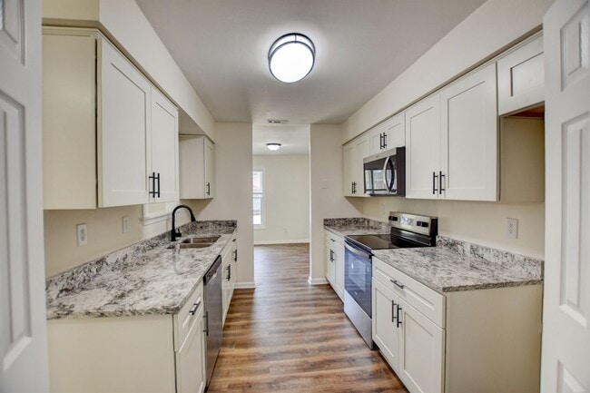 Building Photo - 3900 Raintree Ct