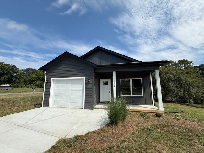 Building Photo - Newly Built 3-Bedroom Gem with Easy Highwa...