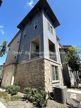 Building Photo - 609 Savi Dr