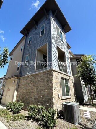 Building Photo - 609 Savi Dr