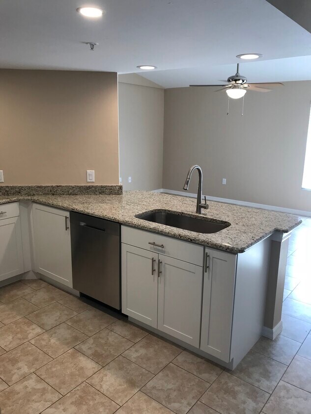 Foto principal - 1759 Four Mile Cove Pkwy