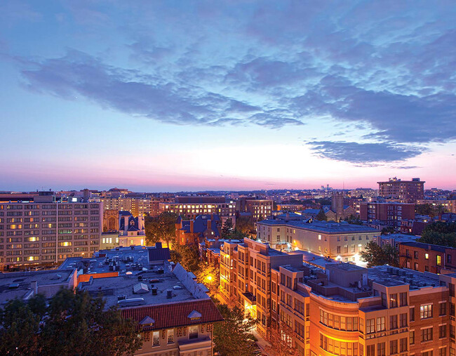 Foto del edificio - Master Room & Ensuite Bath - Near Dupont C...