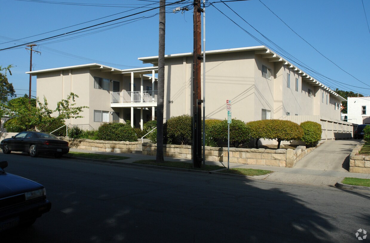 Primary Photo - 309 W Canon Perdido St