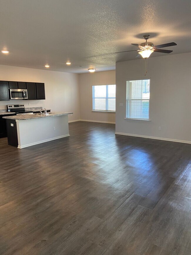Foto del edificio - BRAND NEW Three Bedroom | Two and a Half B...