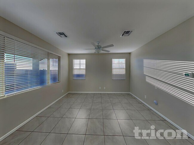 Foto del edificio - 8636 E Posada Ave