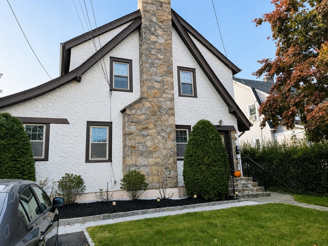Building Photo - 71 Madison Rd