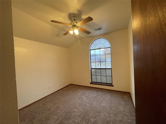 Building Photo - 621 Gyrfalcon Dr