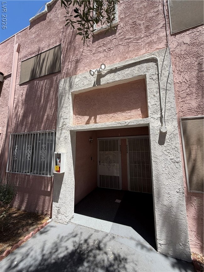 Building Photo - 2236 E Desert Inn Rd