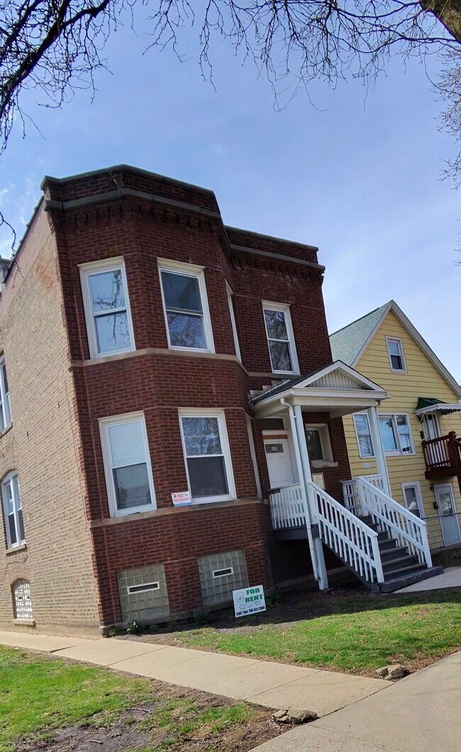 Building Photo - 4426 N Kasson Ave