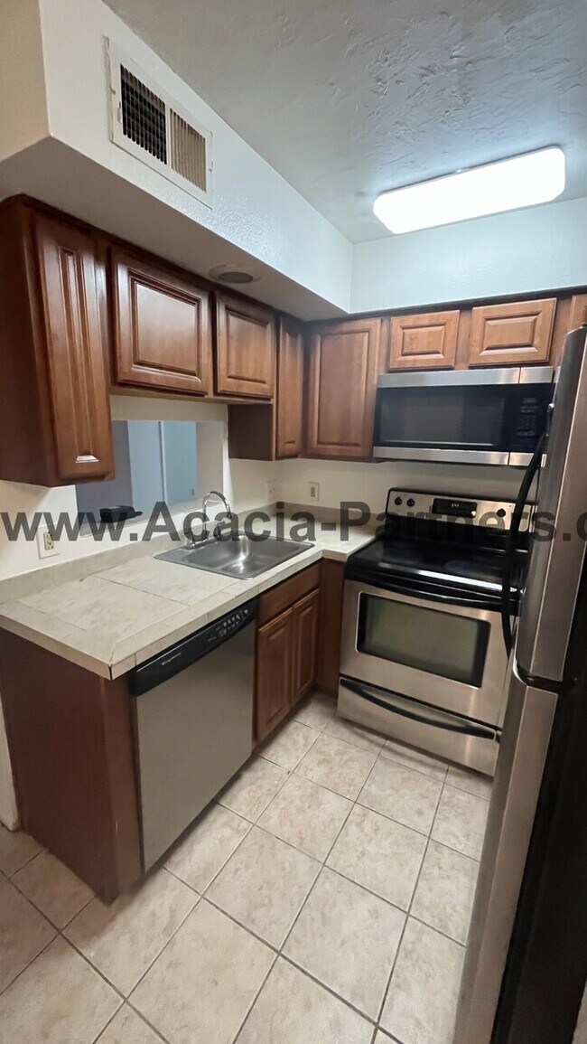 Building Photo - One Bedroom Condo