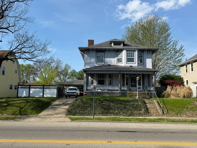 Photo - 907 Main St House