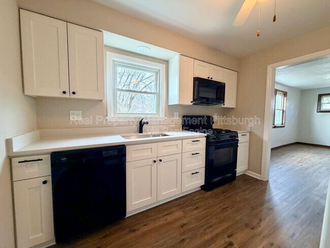 Foto del edificio - 400 Patterson Rd