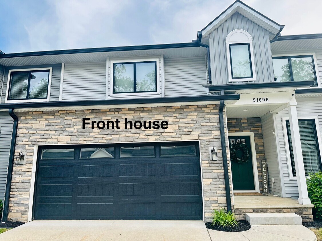 Foto principal - Beautiful 4BR/3.5BA Home in Granger – Spac...