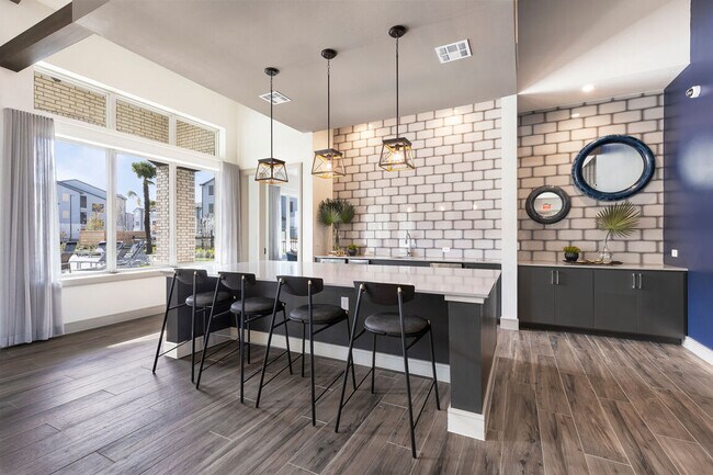 Foto del edificio - Two-Bedroom Homes: Comfortable Living, Pri...