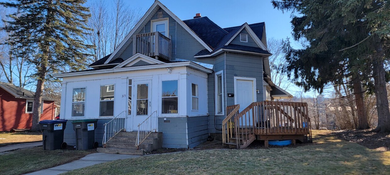 Building Photo - 315 Chippewa St