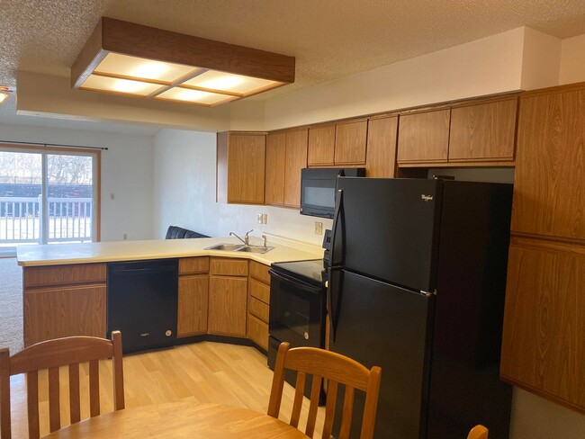 Foto del edificio - $1,650 | 2 Bedroom, 2 Bathroom Condo | Fur...