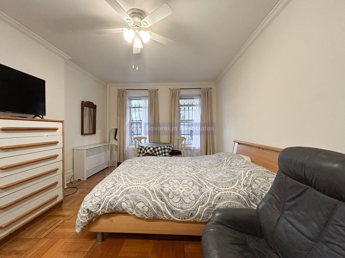 Primary Photo - 318 W 107th St