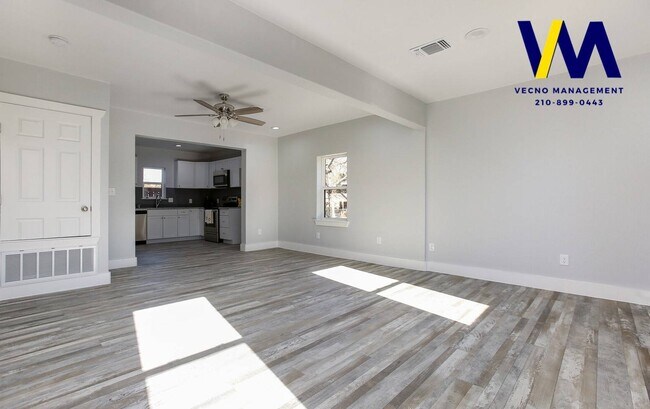 Building Photo - 129 E Torrey St