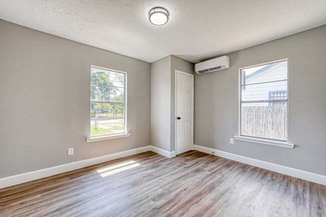 Photo - 6715 Victoria St Apartment