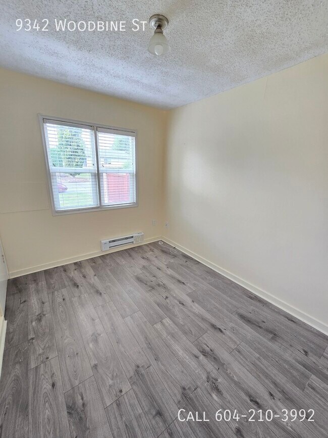 Building Photo - 2 Bedroom Duplex