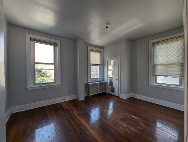 Building Photo - 1550 S 15th St