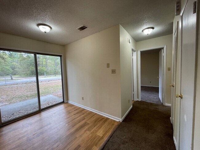Building Photo - Home For Rent