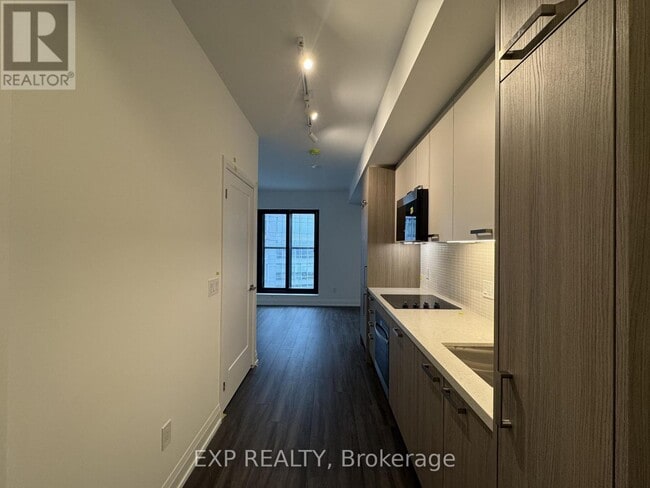 Building Photo - 20 Soudan Ave