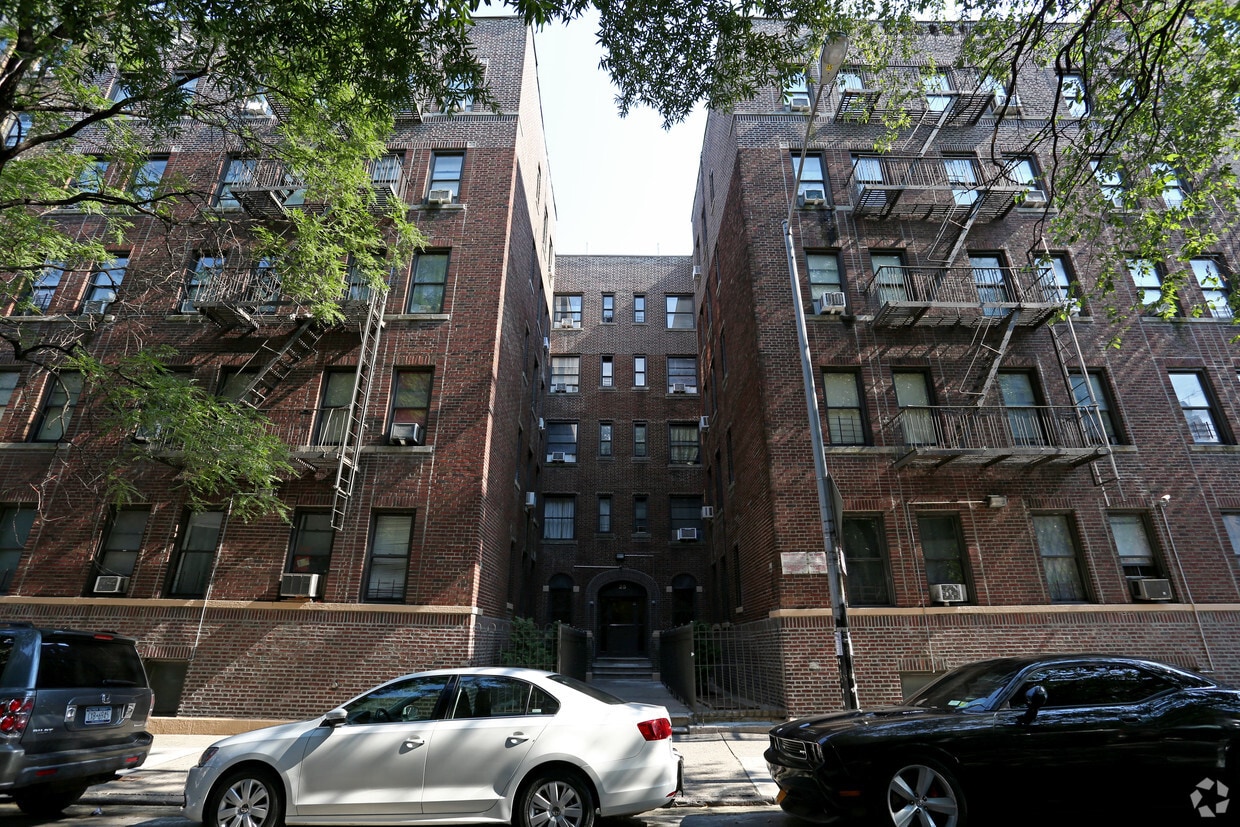 Building Photo - 25 Dongan Pl