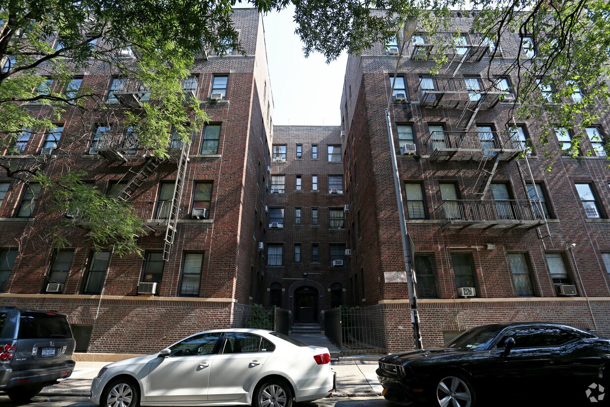 Foto del edificio - 25 Dongan Pl